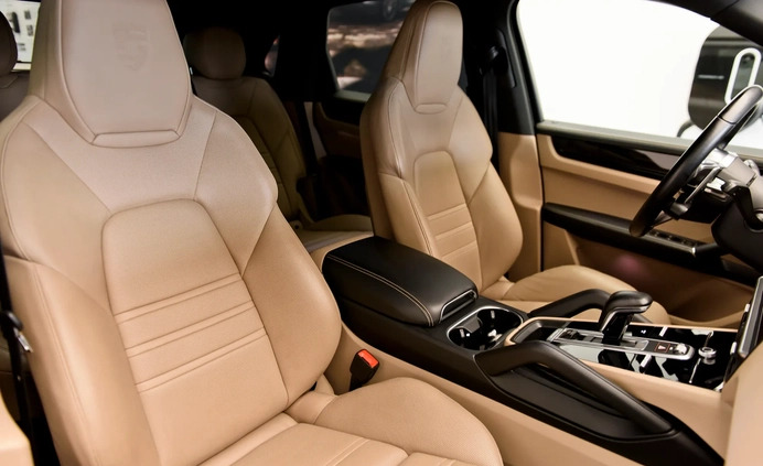 Porsche Cayenne cena 389000 przebieg: 93040, rok produkcji 2019 z Bełchatów małe 326